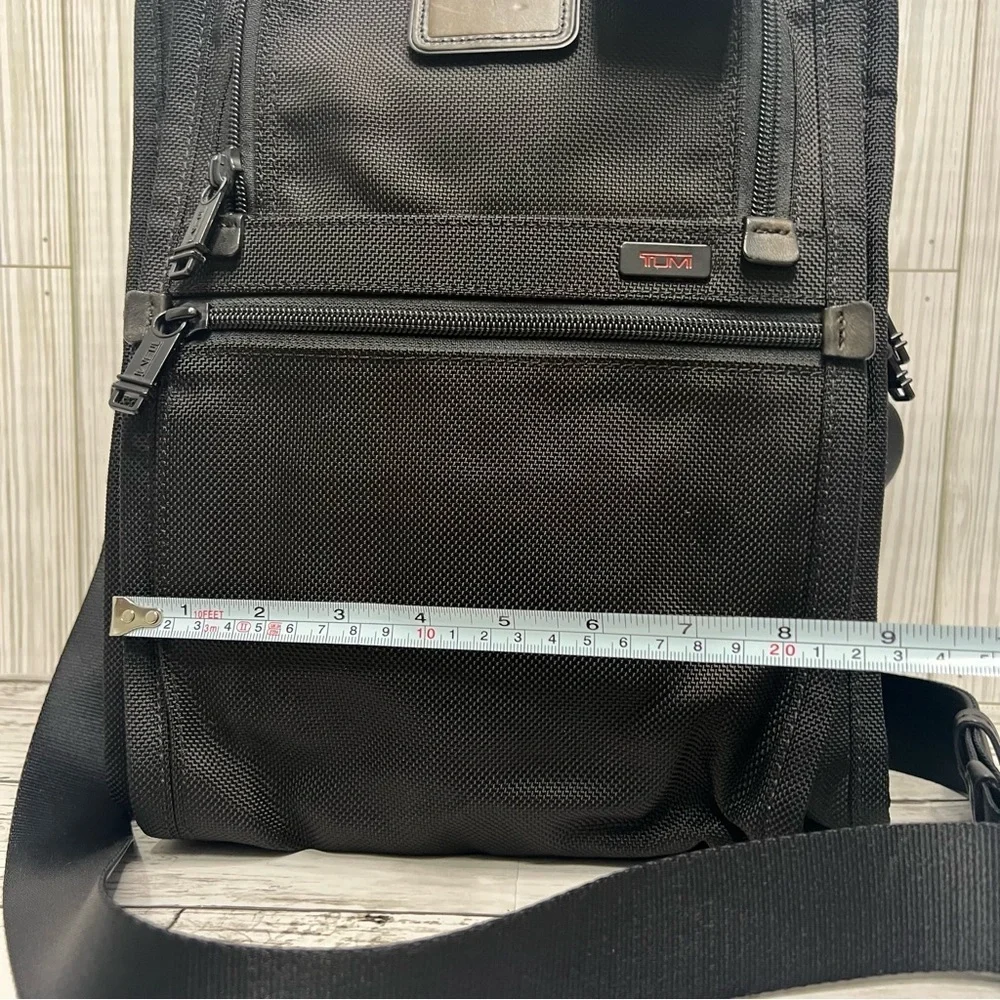 TUMI Black Crossbody Messenger Bag Travel Shoulder Laptop Work Bag